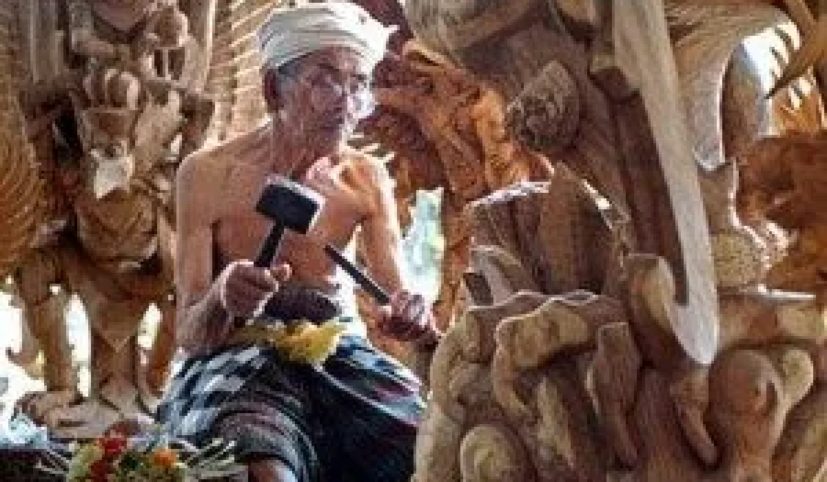 Wood-Carving-at-Mas-Village-300x187-300x187-1