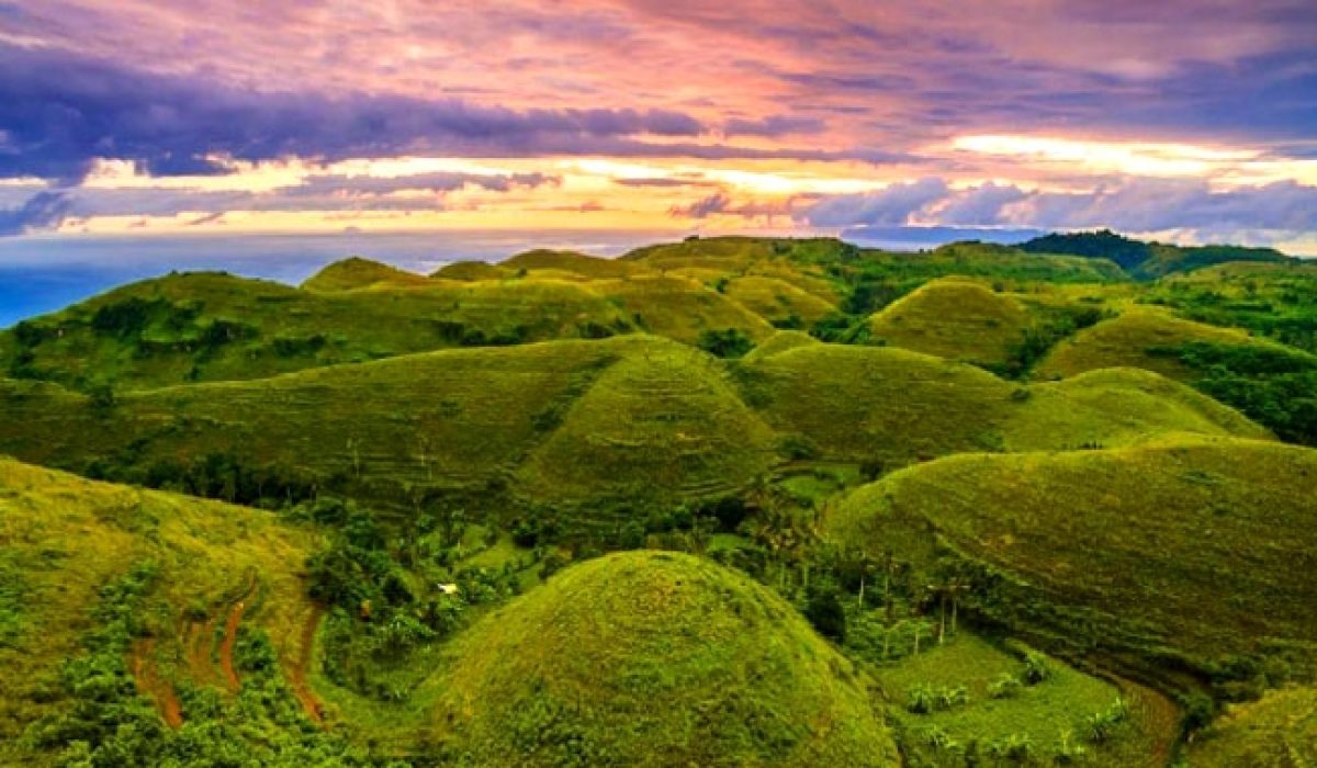 teletubbies_hill-penida-bali-source-indonesia-tourism.com_